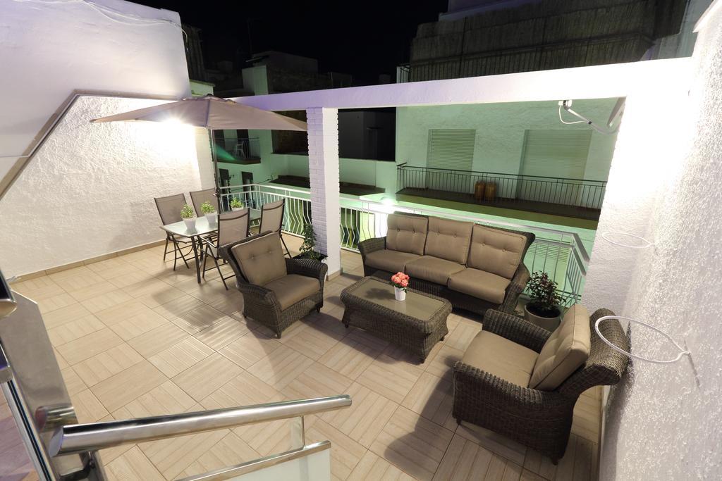Centre Mediterranean House- 5 Bedroom, 4 Bathroom, Terrace Courtyard, Private Rooptop Pool Casa vacanze Sitges