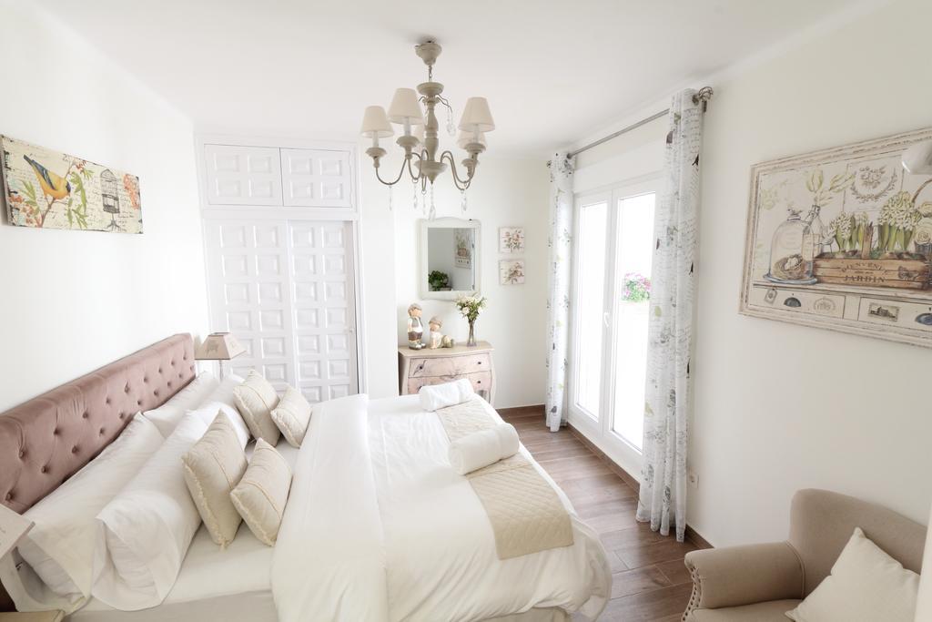 Centre Mediterranean House- 5 Bedroom, 4 Bathroom, Terrace Courtyard, Private Rooptop Pool Ferienhaus Sitges
