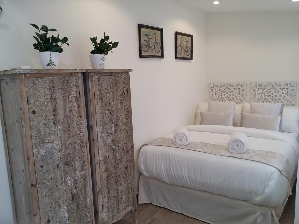 Ferienhaus Centre Mediterranean House- 5 Bedroom, 4 Bathroom, Terrace Courtyard, Private Rooptop Pool *